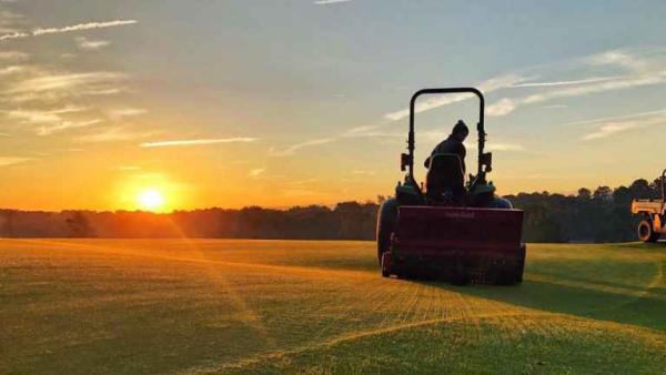 Greenkeepers can "still attend work" during UK lockdown