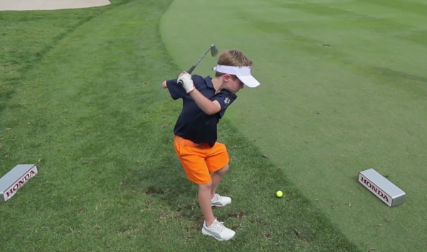 Watch: one-armed youngster beats the pros