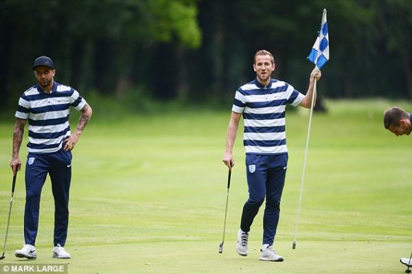 England football team to play 3-hole course in between World Cup games