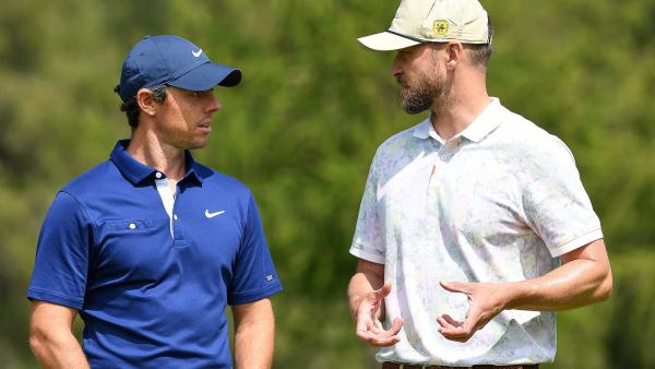 Rory McIlroy gives Justin Timberlake a bunker lesson