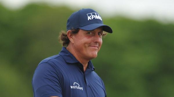 Phil Mickelson ROASTS Luke Donald over green reading books & slow play