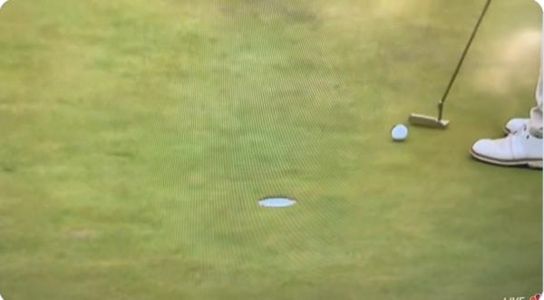 How has this putt NOT dropped at the US Open?! This is unbelievable!!