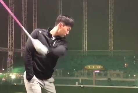 WATCH: The EASIEST one-handed golf swing you'll ever see...