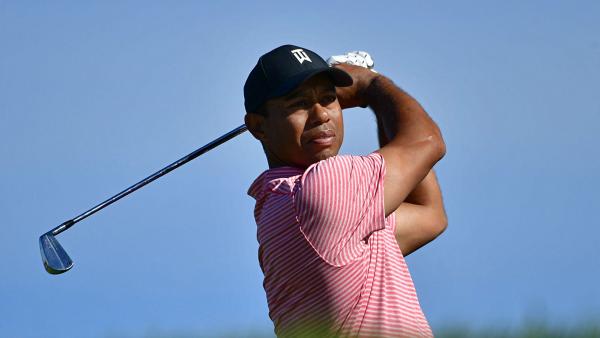 Tiger Woods breaks his Sunday shirt tradition at Torrey Pines