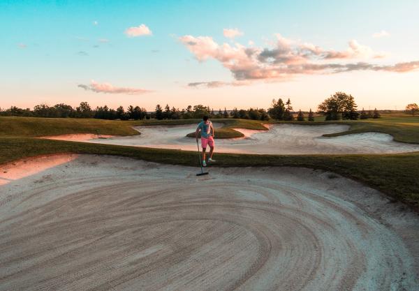 Golfer takes MORE THAN 10 SHOTS in epic bunker fail