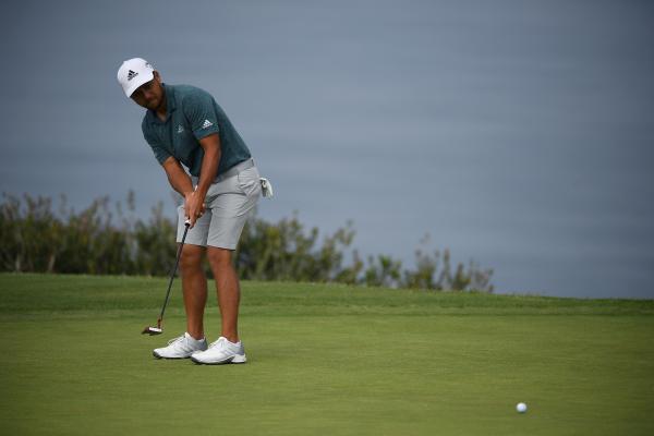 Golf fans react as Xander Schauffele does PUSH-UPS on the greens at US ...