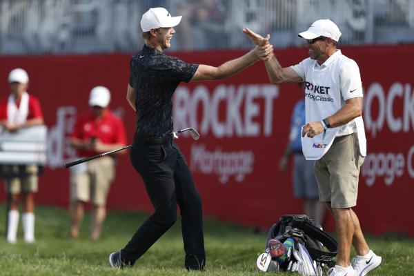 Golf fans react to Cam Davis' INCREDIBLE LEFT-HANDED swing! 