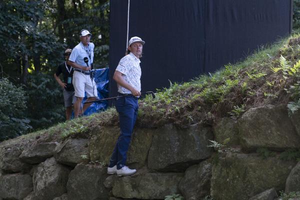 PGA Tour pro chimes in after Cameron Smith goes ROCK CLIMBING at LIV opener