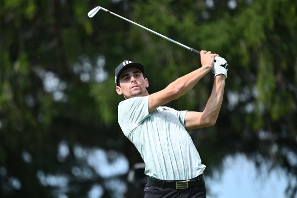 LIV Golf: Tiger Woods had a helpful gallery, Joaquin Niemann had no such luck