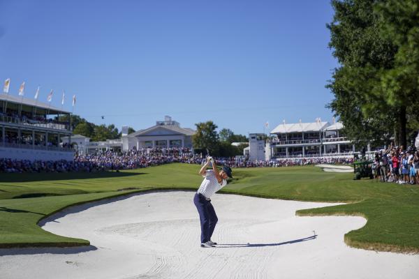 Justin Thomas' caddie Bones just dropped a great Phil Mickelson story!