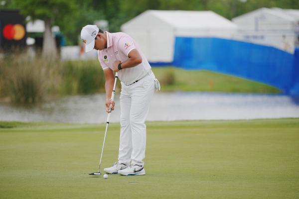 PGA Tour pro blasted for 'anchoring' his putter: 