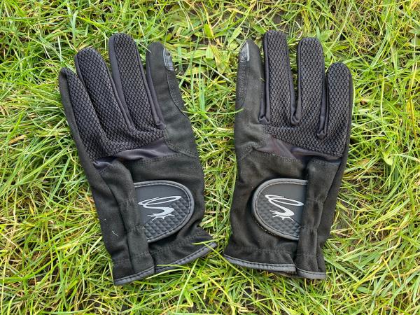 Best Golf Gloves 2023: Buyer's Guide and Things You Need To Know