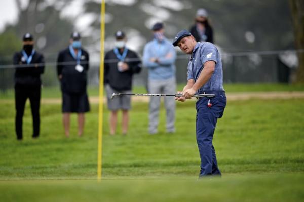 Golf fans react as Gary Evans CRITICISES authorities over putter anchoring 