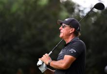 Phil Mickelson "doesn't like the risk" of 2000 fans in Houston before Masters