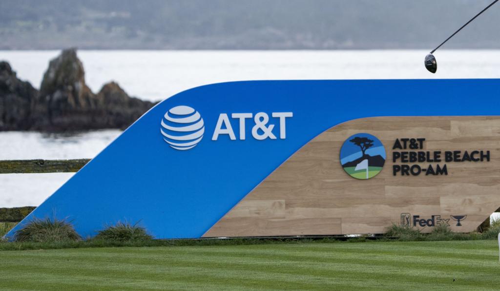 PGA Tour news Amateur's caddie collapses, receives CPR at AT&T Pebble