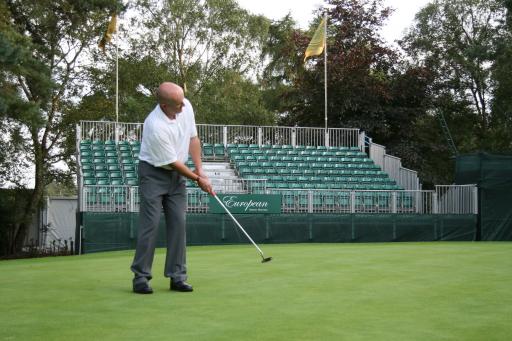 Something for the Weekend: Carefree approach to short putts