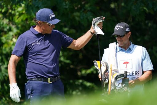 Social media reacts to Phil Mickelson using a DRIVER on putting green!