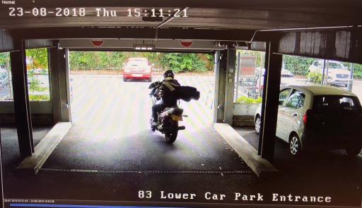 WATCH: Smash and grab motorcyclist steals golf clubs! 