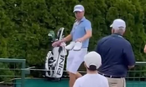 Justin Thomas gives little fan HIS GOLF SHOES at the Northern Trust!