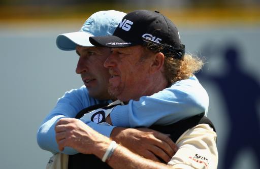 Jimenez hits shocking putt, Olazabal can't stop laughing about it!