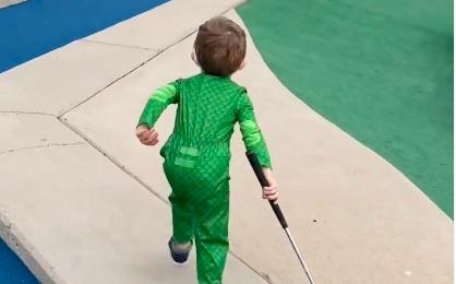 This incredible young golfer is the KING of mini-golf!