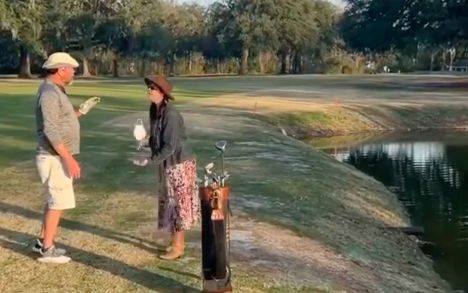 Golf fans react as couple&#039;s golf course ARGUMENT goes viral