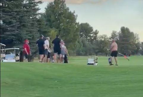 Golfer uses flag as a weapon in CRAZY FIGHT on a golf course