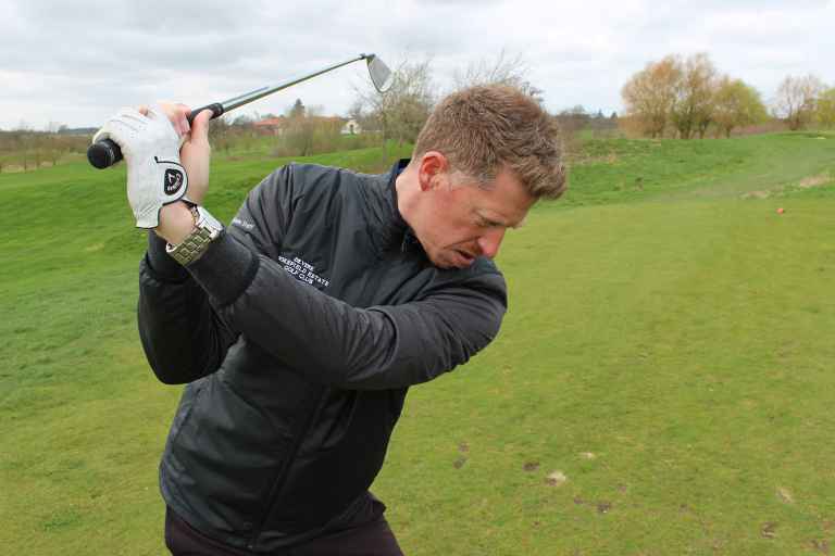 How to grip the golf club: Step by step guide