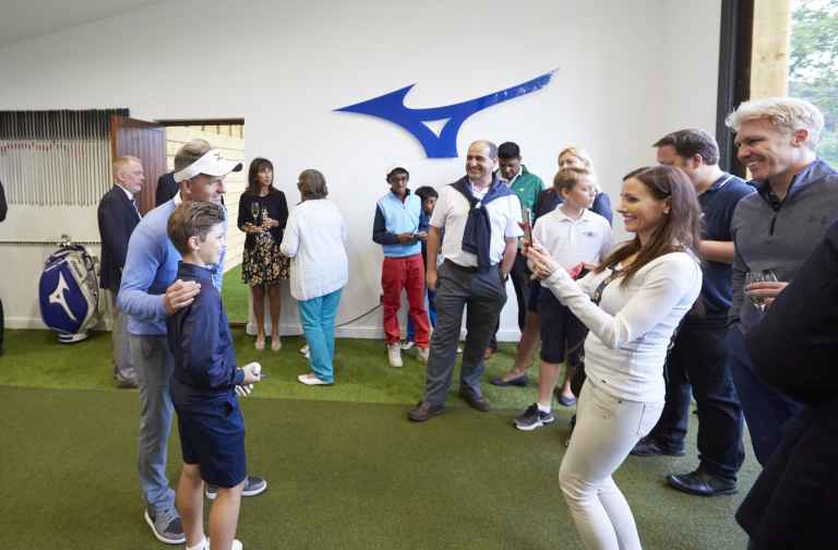 Mizuno unveil new fitting centre at Bearwood Lakes