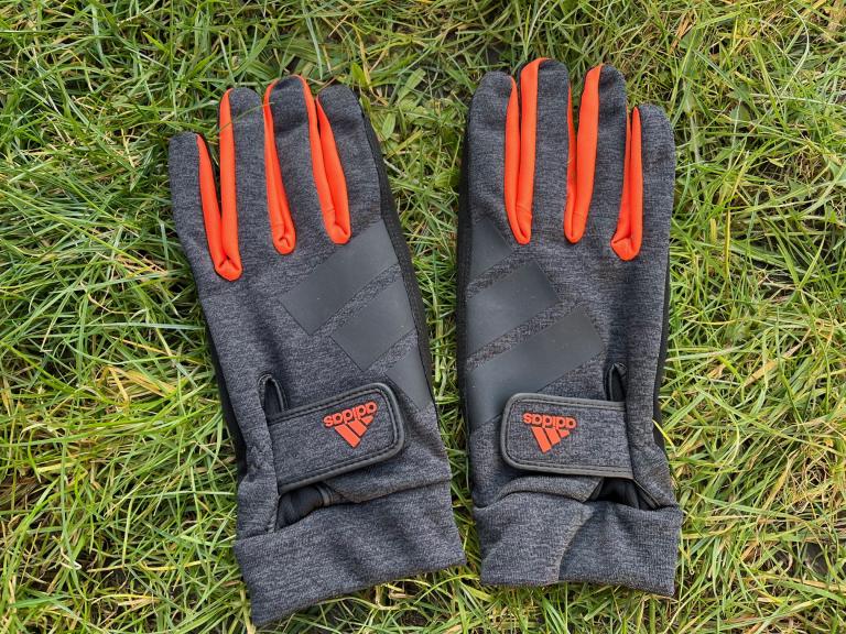Best Golf Gloves 2023: Buyer's Guide and Things You Need To Know