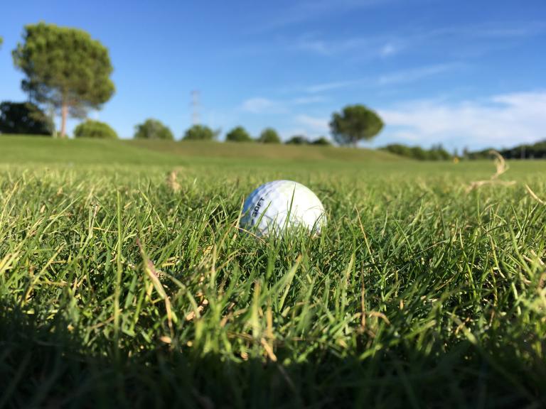 WATCH: Did this golfer mean to pull off AMAZING TRICK SHOT?