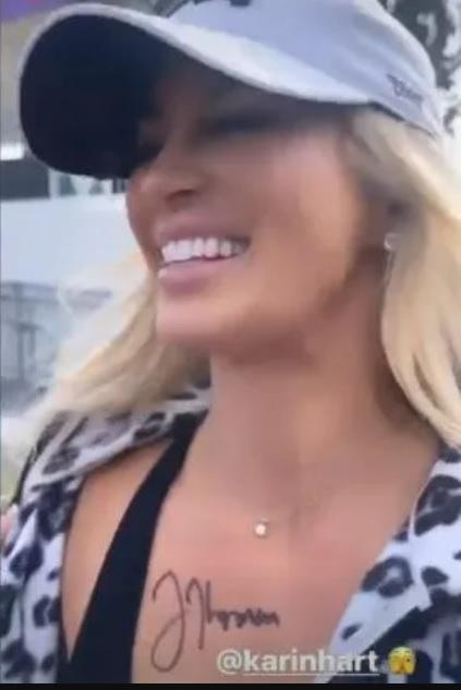 Paige Spiranac rival asks Justin Thomas to sign her boob, and JT duly obliges!