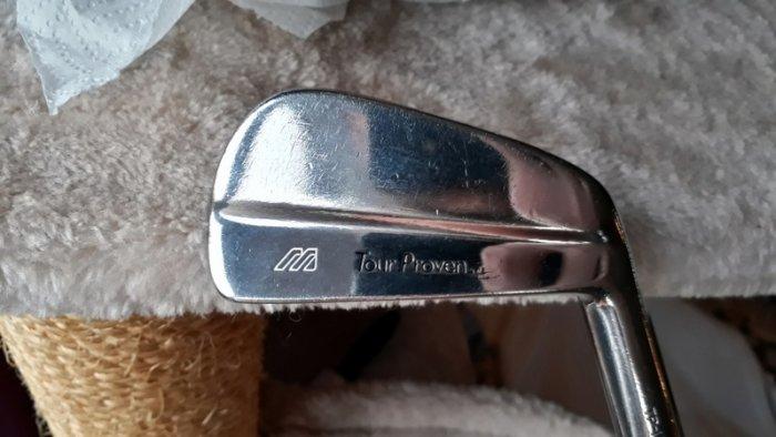Golf fans reveal the OLDEST golf club in their bags in 2021