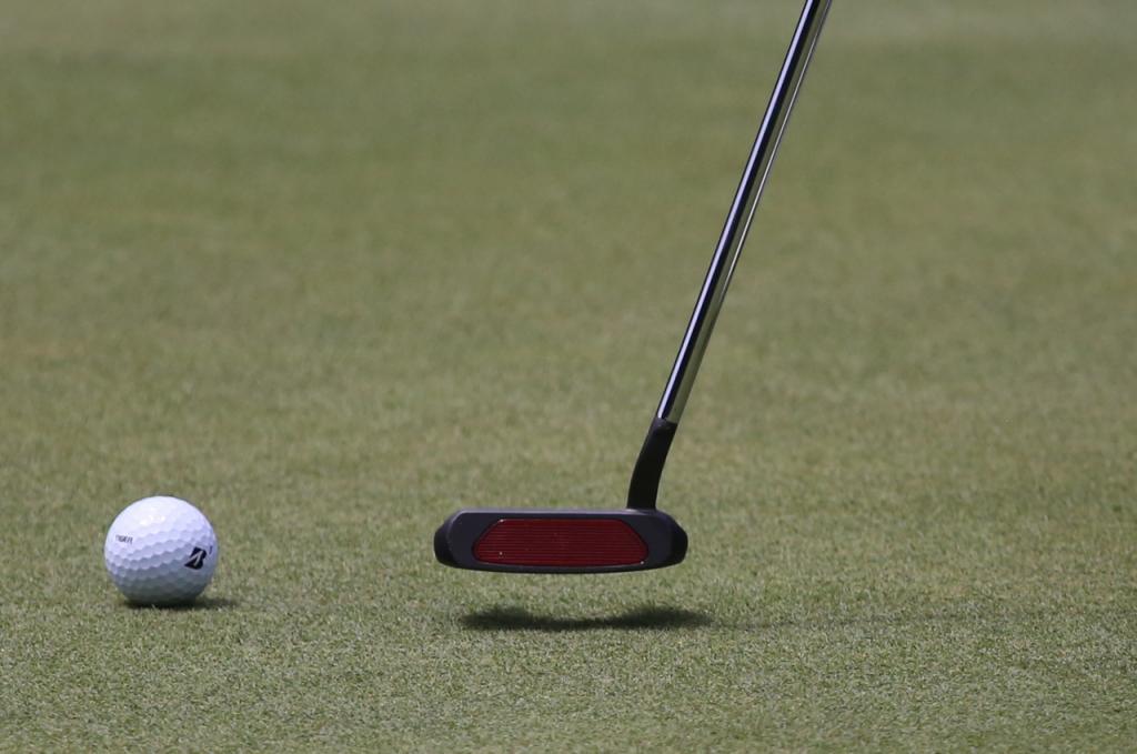 Tiger Woods is testing a new TaylorMade mallet putter, and the world is going mad! 