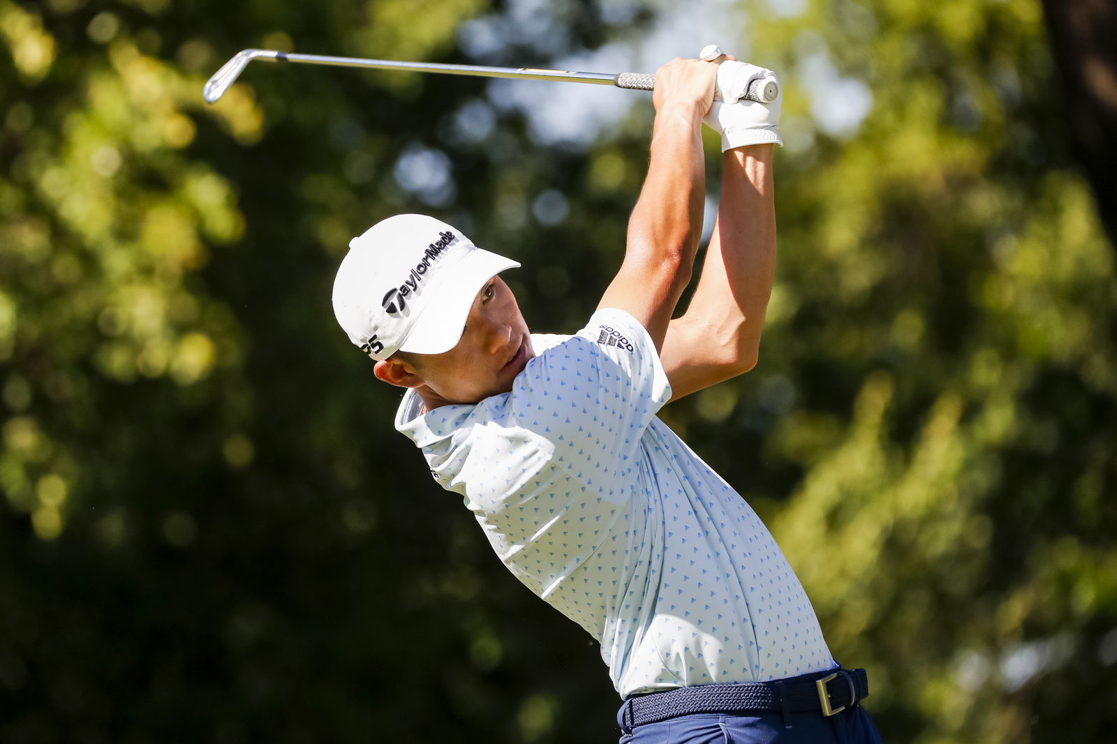 Collin Morikawa hits the front; Phil Mickelson hits 394-YARD DRIVE!