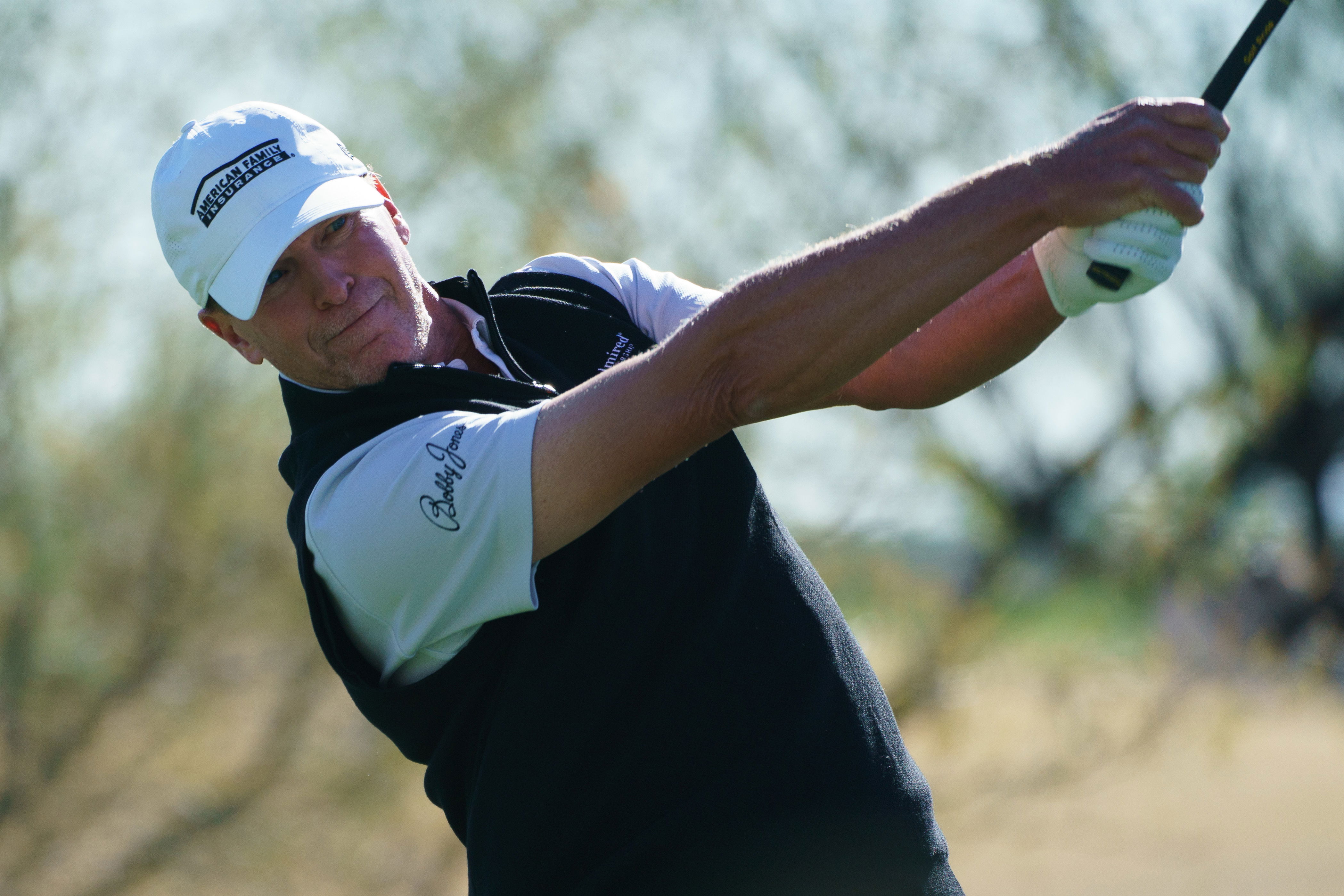 Jordan Spieth moves into Phoenix Open contention on the PGA Tour