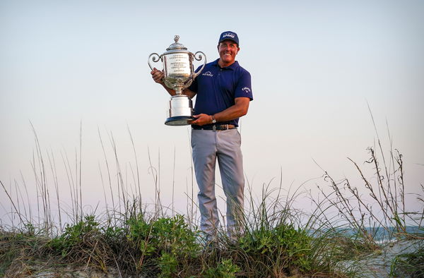 Phil Mickelson CRACKED TWO CLUBS before the final round of the US PGA!