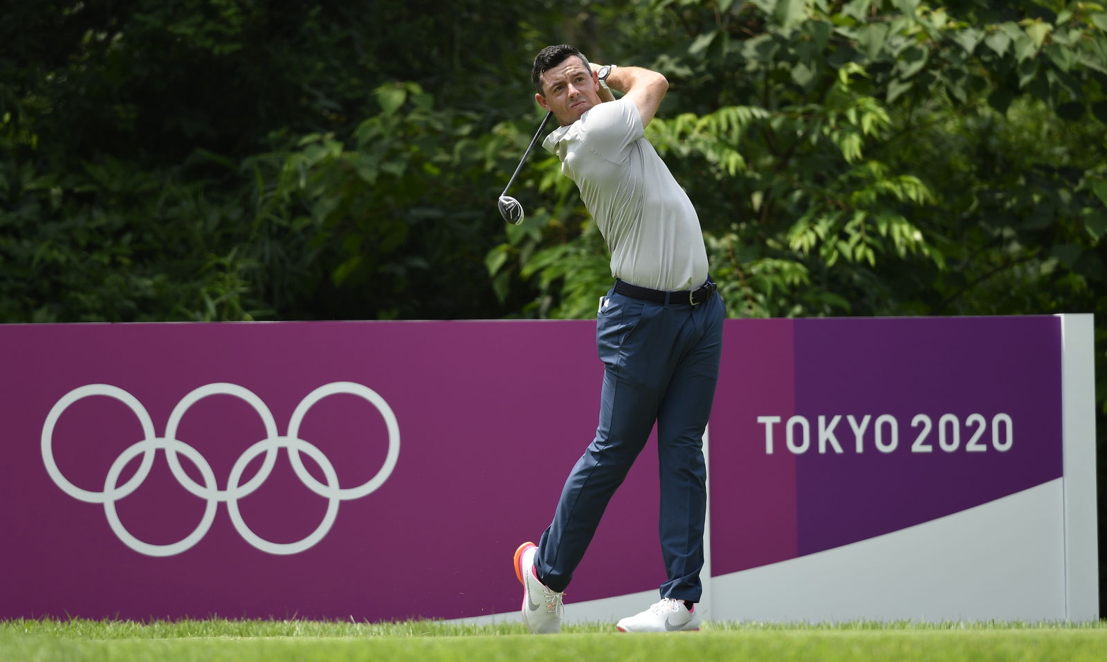 Rory McIlroy says his head is TOO SMALL for a cap at the Olympics!