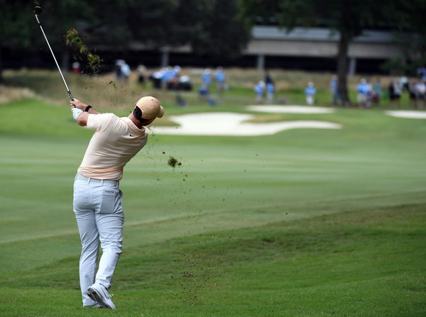 Rory McIlroy DUFFS three chip shots and then BLAMES his wedge!