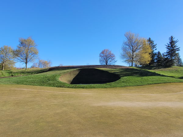 Super-tall EcoBunker built at Devil’s Pulpit at Toronto area course