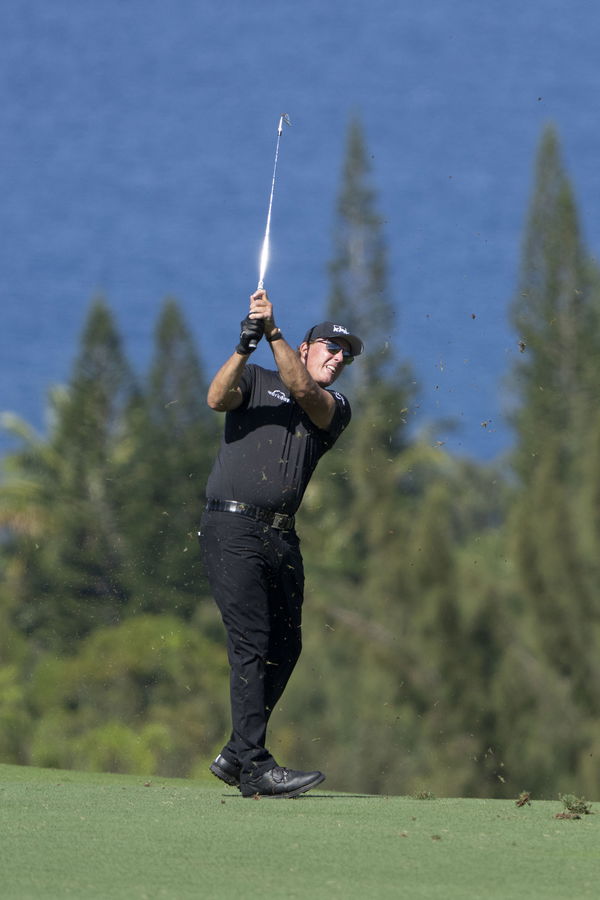 Jon Rahm shows no rust as Cam Smith hits the front at Tournament of Champions