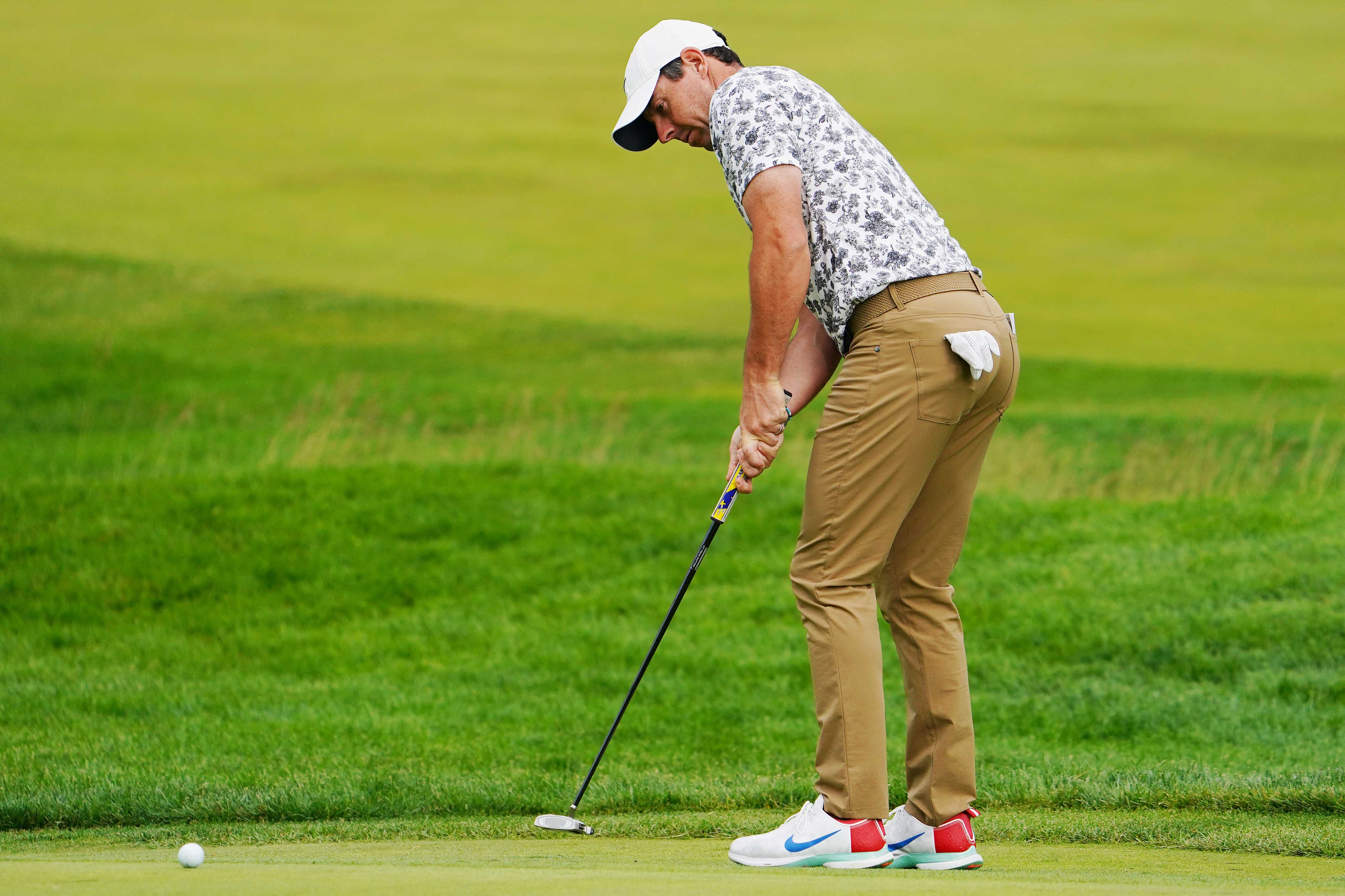 Rory McIlroy rages in bunker at US Open before making incredible par