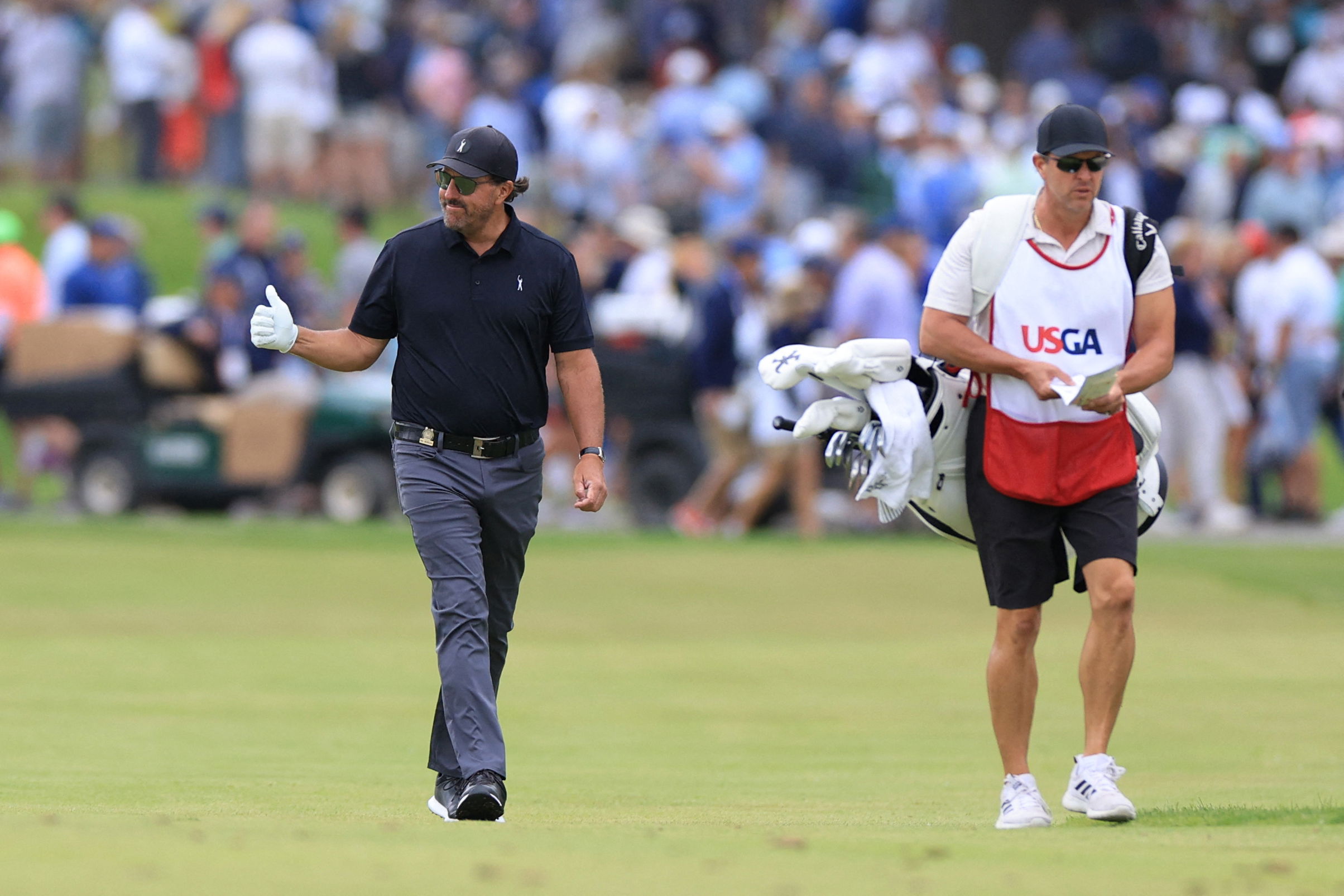 US Open: Scottie Scheffler TOTALLY DUFFS CHIP in US Open second round
