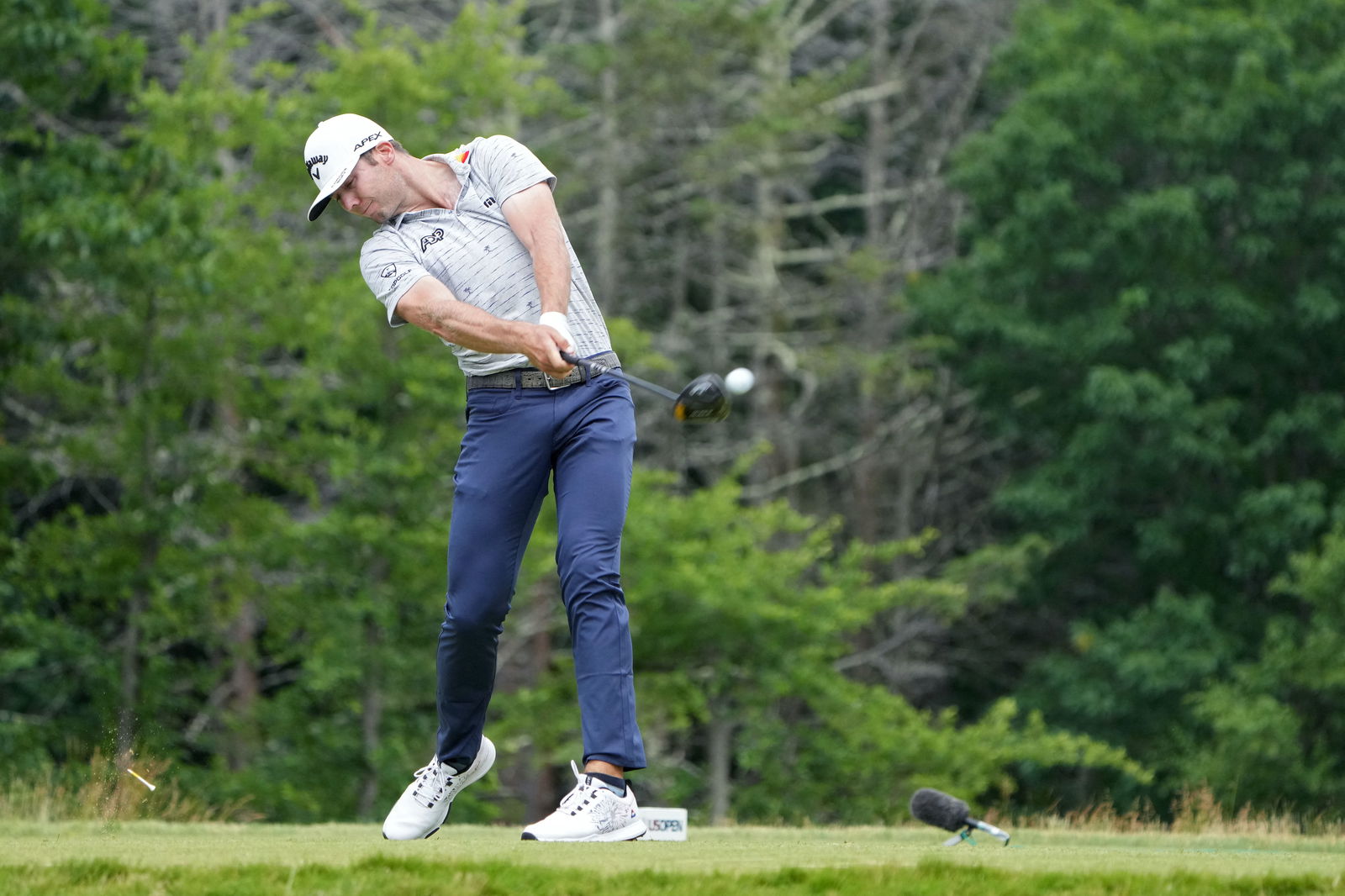 US Open: Scottie Scheffler TOTALLY DUFFS CHIP in US Open second round