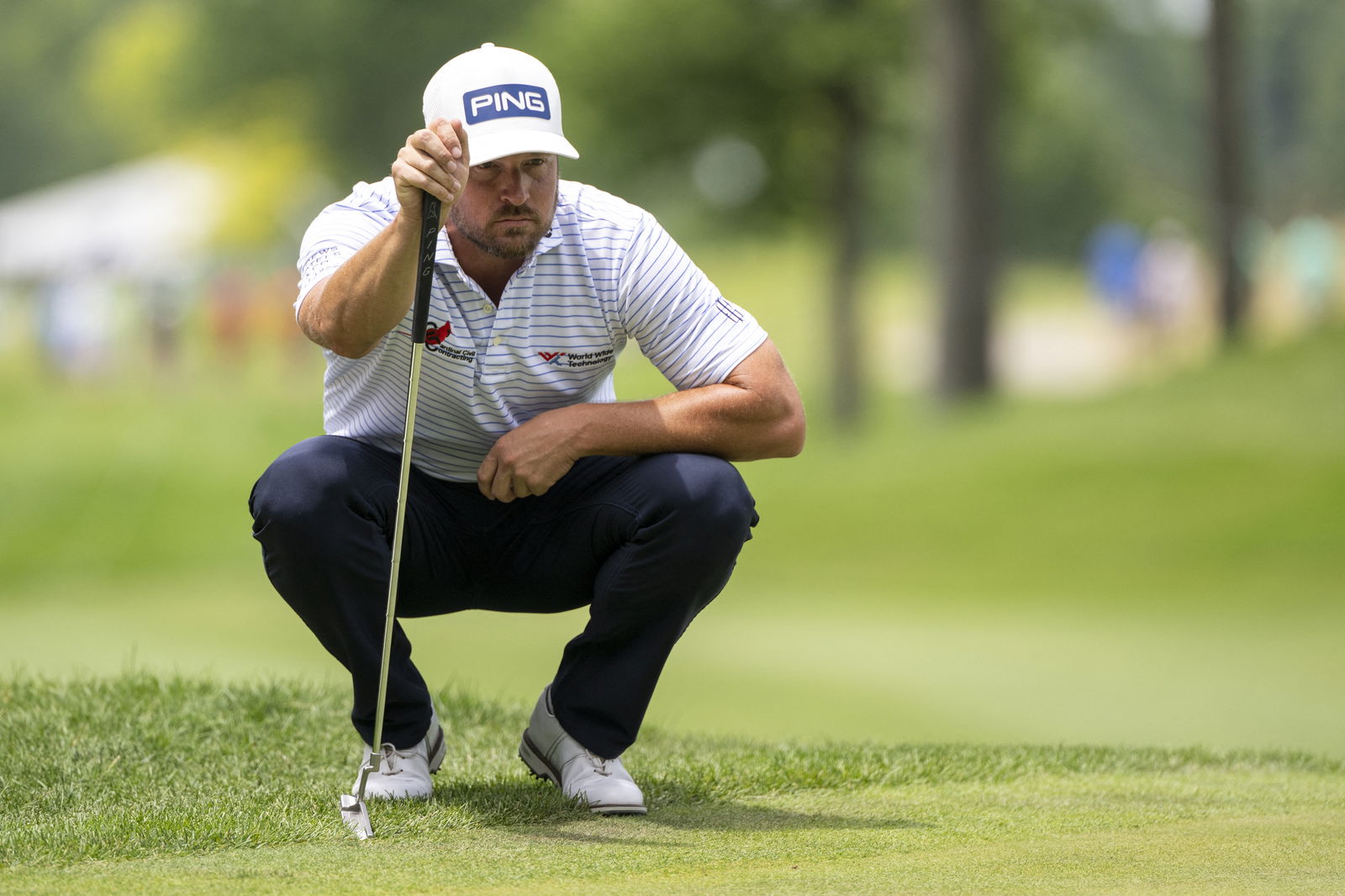 J.T. Poston goes low as Hoffmann avoids penalty for hitting his own hat