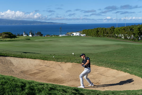 Jordan Spieth CALLS OUT chatty fan for gambling over his knee knocker putt