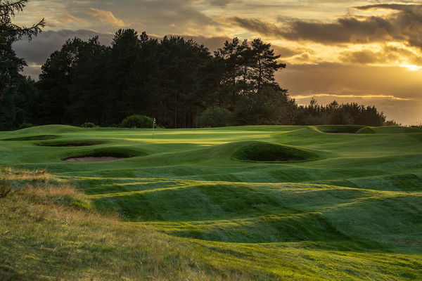 PlayMoreGolf compiles ULTIMATE GOLF GUIDE to your bank holiday weekend