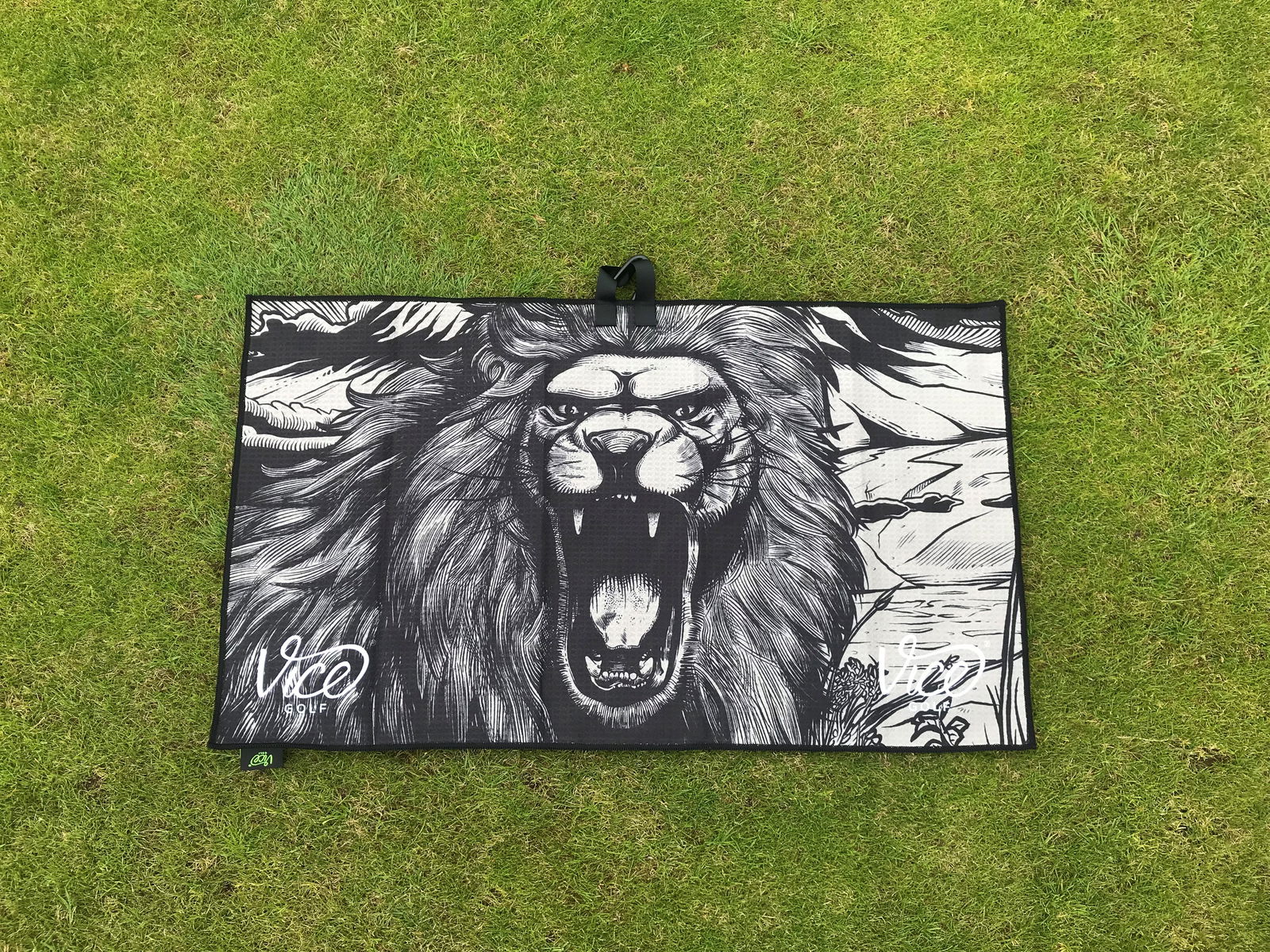 Shine Towel Lime - LION portrait