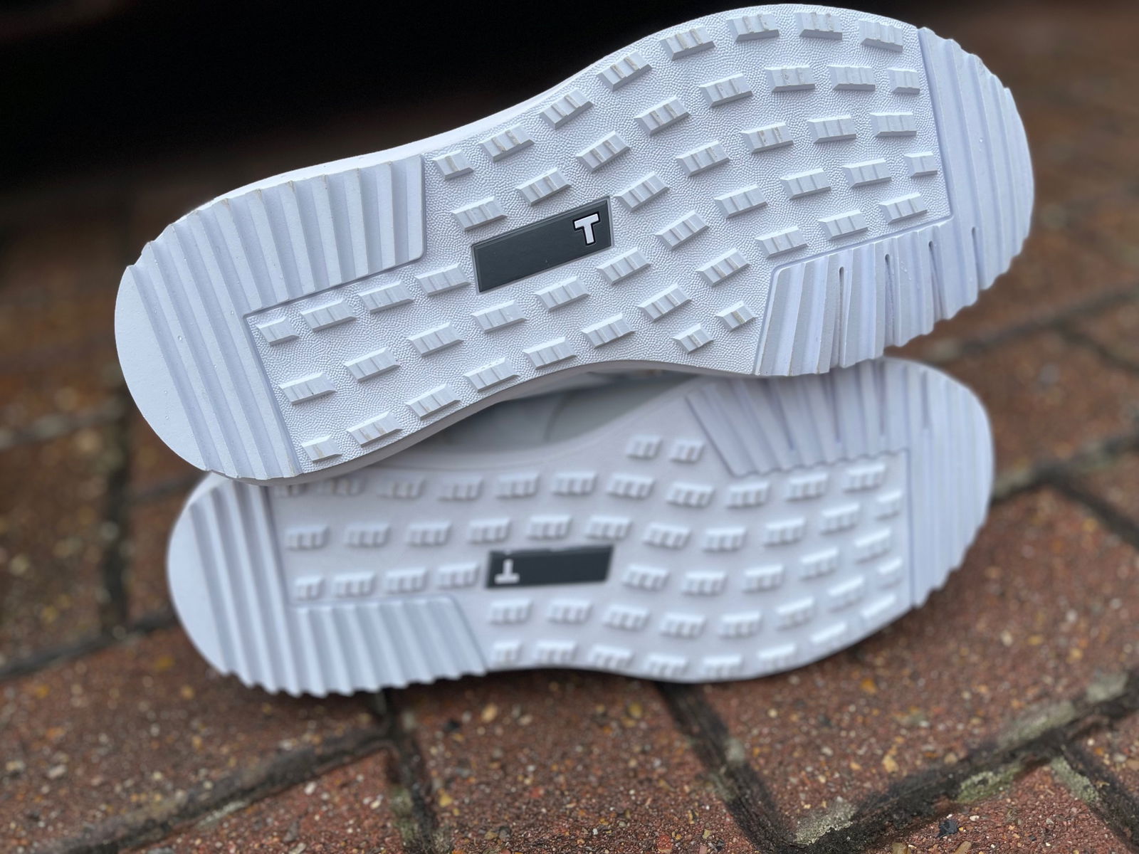 TRUE Linkswear LUX Hybrid Golf Shoes: 