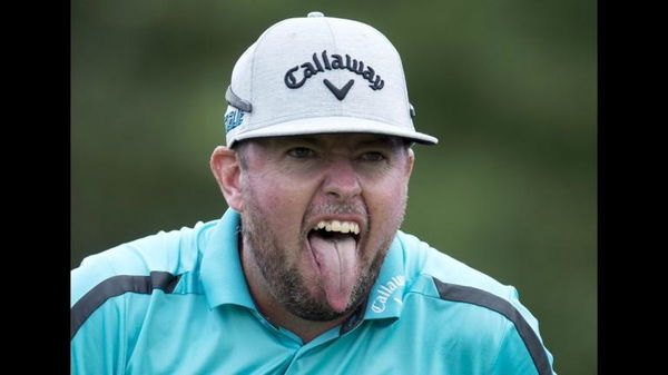 Golf fans react to Robert Garrigus' EXTRA-SMALL putter!